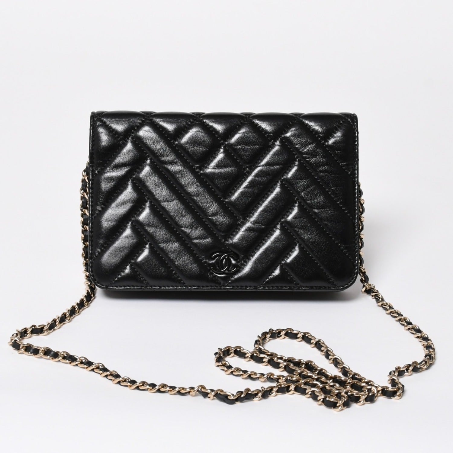 【美品】CHANEL チェーンウォレット 極美品 CHANEL シャネル シェブロン チェーンウォレット 28番台 ココ