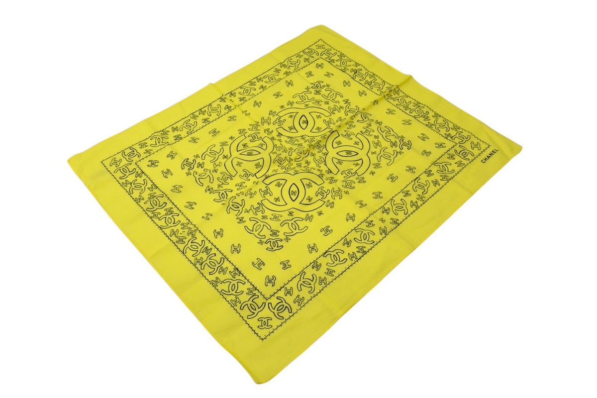 超レア　CHANEL シャネル スカーフ バンダナ　ココマーク 柄92年製 超レア CHANEL シャネル スカーフ バンダナ ココマーク 柄92年製 超