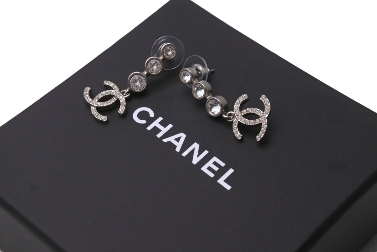 CHANEL シャネル ピアス ココマーク F21B刻印 シルバー ラインストーン メタル 両耳用 5.6g フランス製 美品 中古 62067 –  Casanova Vintage