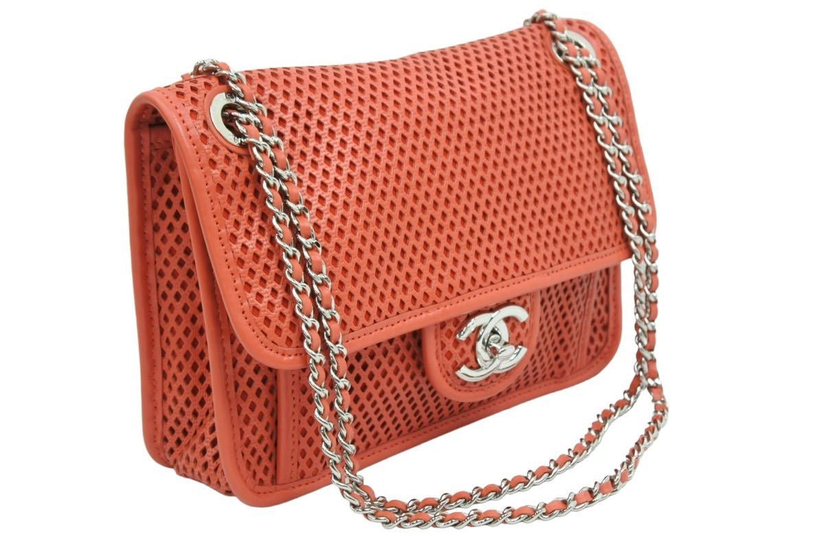 新品同様 CHANEL シャネル マトラッセ パンチング ショルダーバッグ 17番台 ココマーク レザー レッド シルバー金具 中古 42497 –  Casanova Vintage