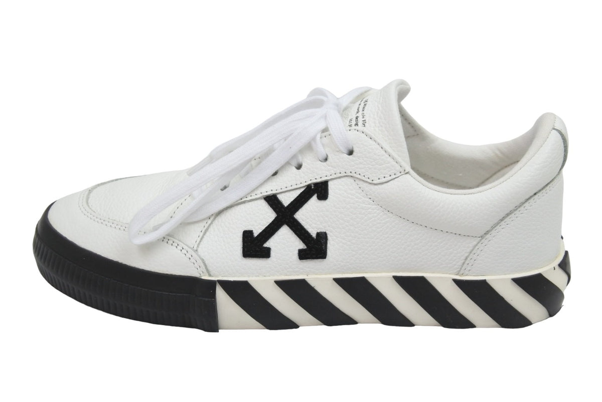 OFF-WHITE オフホワイト スニーカー ホワイト ブラック レザー サイズ40 OMIA085S20D680380110 美品 中古 53718  – Casanova Vintage