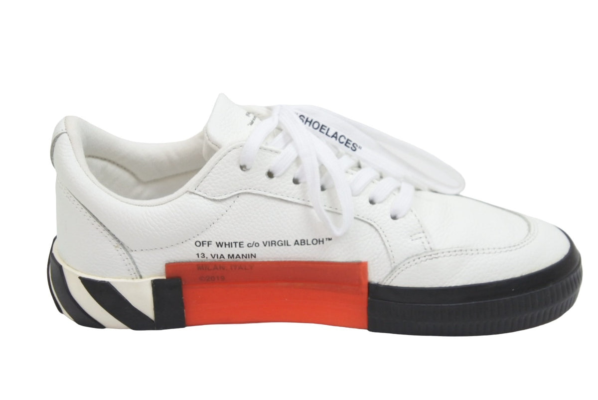 OFF-WHITE オフホワイト スニーカー ホワイト ブラック レザー サイズ40 OMIA085S20D680380110 美品 中古 53718  – Casanova Vintage