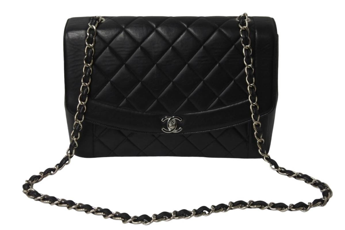 CHANEL シャネル ダイアナ 中マトラッセ シルバー金具 ショルダーバッグ 4番台 ココマーク ラムスキン ブラック 美品 中古 54803 –  Casanova Vintage