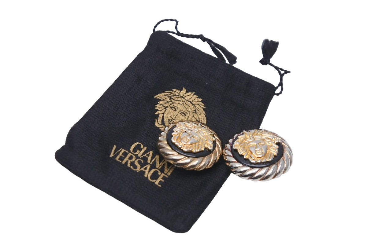 VERSACE ヴェルサーチ イヤリング 両耳 丸型 メデューサ クリップ式 GP ブラック ゴールド金具 レディース 17g 美品 中古 55121  – Casanova Vintage