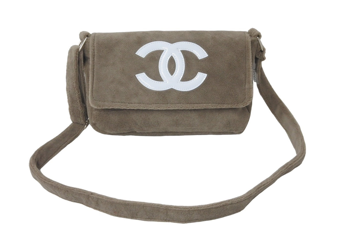 CHANEL ノベルティ　ココチャーム付 ミニショルダーバッグ CHANEL シャネル ショルダーバッグ ココマーク パイル ベージュ