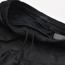 画像をギャラリービューアに読み込む, PRADA プラダ Pants パンツ RN.98339 バミューダショーツ Re Nylon Pants Black コットン ポリアミド ブラック 4a000026