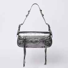 画像をギャラリービューアに読み込む, 極美品 BALENCIAGA バレンシアガ ル カーゴル スリングバッグ シルバー メタリック 77 1640 レザー ワンショルダーバッグ 77160 8103 N 643888 4a000037