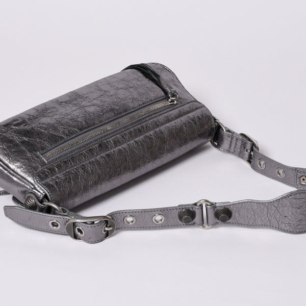 極美品 BALENCIAGA バレンシアガ ル カーゴル スリングバッグ シルバー メタリック 77 1640 レザー ワンショルダーバッグ 77160 8103 N 643888 4a000037