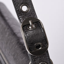 画像をギャラリービューアに読み込む, 極美品 BALENCIAGA バレンシアガ ル カーゴル スリングバッグ シルバー メタリック 77 1640 レザー ワンショルダーバッグ 77160 8103 N 643888 4a000037
