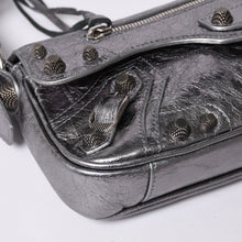 画像をギャラリービューアに読み込む, 極美品 BALENCIAGA バレンシアガ ル カーゴル スリングバッグ シルバー メタリック 77 1640 レザー ワンショルダーバッグ 77160 8103 N 643888 4a000037