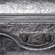 画像をギャラリービューアに読み込む, 極美品 BALENCIAGA バレンシアガ ル カーゴル スリングバッグ シルバー メタリック 77 1640 レザー ワンショルダーバッグ 77160 8103 N 643888 4a000037