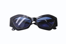 画像をギャラリービューアに読み込む, GIANNI VERSACE ジャンヌ ヴェルサーチ サングラス MOD421/A メデューサ ロゴ プラスチック メタル ブラック 美品 中古 4b000327