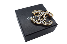 Load image into Gallery viewer, CHANEL シャネル ブローチ 重量約20.1g ココマーク ラインストーン 02A刻印 ゴールド クリア メタル ラインストーン 美品 中古 4b000370