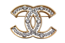 Load image into Gallery viewer, CHANEL シャネル ブローチ 重量約20.1g ココマーク ラインストーン 02A刻印 ゴールド クリア メタル ラインストーン 美品 中古 4b000370
