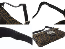 Load image into Gallery viewer, 極美品 FENDI フェンディ マンマバケット ワンショルダーバッグ i37726 24099 ズッカ柄 ブラウン シルバー金具 中古 4b000956