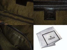 Load image into Gallery viewer, 極美品 FENDI フェンディ マンマバケット ワンショルダーバッグ i37726 24099 ズッカ柄 ブラウン シルバー金具 中古 4b000956
