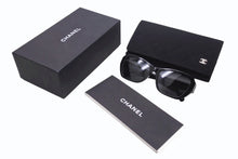 Load image into Gallery viewer, 極美品 CHANEL シャネル サングラス アイウェア 5516-A c.622/48 サイズ56□17 140 ココマーク ブラック 中古 4b001104