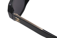 Load image into Gallery viewer, 極美品 CHANEL シャネル サングラス アイウェア 5516-A c.622/48 サイズ56□17 140 ココマーク ブラック 中古 4b001104