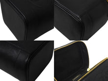 Load image into Gallery viewer, 極美品 CHANEL シャネル バニティ ハンドバッグ 3番台 キャビアスキン ココマーク ブラック ゴールド金具 中古 4b000143