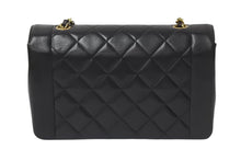 Load image into Gallery viewer, 極美品 CHANEL シャネル マトラッセ25 ダイアナ ショルダーバッグ A01165 レザー ラムスキン 3番台 ゴールド金具 ブラック中古 4b000218