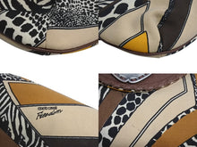 Load image into Gallery viewer, Roberto Cavalli FREEDOM ロベルトカバリ フリーダム アニマル柄 フリンジ レザー ショルダーバッグ ブラウン イエロー ベージュ 美品 中古 4b003183