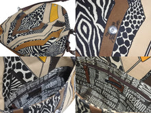 Load image into Gallery viewer, Roberto Cavalli FREEDOM ロベルトカバリ フリーダム アニマル柄 フリンジ レザー ショルダーバッグ ブラウン イエロー ベージュ 美品 中古 4b003183