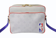 画像をギャラリービューアに読み込む, LOUISVUITTON ルイヴィトン LVxNBA ナイル メッセンジャーPM 2021CR ショルダーバッグ M45583 ホワイト ブルー レッド 美品 中古 4b003545