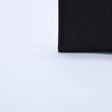 画像をギャラリービューアに読み込む, 新品同様 LOUIS VUITTON ルイヴィトン ポルト カルト ダブル カードケース M81415 モノグラムシャドウレザー エンボス加工 ブラック 中古 4a003980