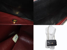 Load image into Gallery viewer, 極美品 CHANEL シャネル マトラッセ 25 Wフラップ Wチェーンショルダーバッグ 5番台 ラムスキン ココマーク ブラック ゴールド金具 中古 4b005044