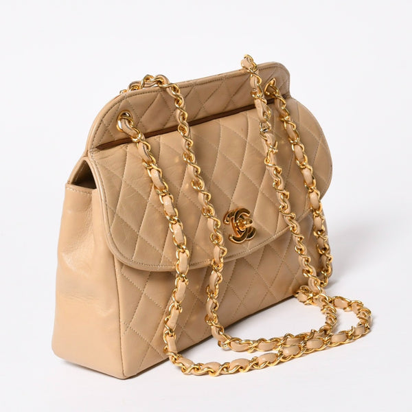 極美品 CHANEL シャネル マトラッセ ココマーク ダイアナ フラップチェーンショルダーバッグ ベージュ ゴールド金具 1番台 ラムスキン 中古 4a008251