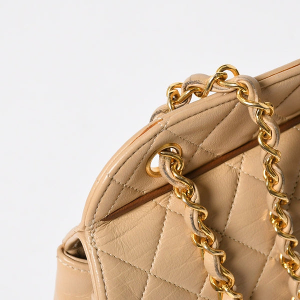 極美品 CHANEL シャネル マトラッセ ココマーク ダイアナ フラップチェーンショルダーバッグ ベージュ ゴールド金具 1番台 ラムスキン 中古 4a008251