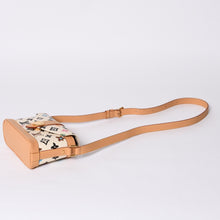 画像をギャラリービューアに読み込む, 極美品 LOUIS VUITTON ルイヴィトン タイラー モノグラムクラギー エンベロップ ウェアラブル ウォレット クリーム M83346 中古 4a000703
