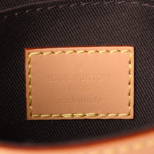 画像をギャラリービューアに読み込む, 極美品 LOUIS VUITTON ルイヴィトン タイラー モノグラムクラギー エンベロップ ウェアラブル ウォレット クリーム M83346 中古 4a000703