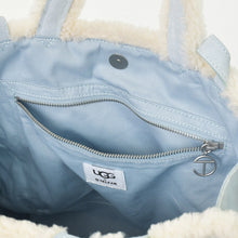 Load image into Gallery viewer, UGG×TELFAR アグ×テルファー ミディアム ショッパー2WAY バッグ 1123205 ホワイト ライトブルー スウェード コットンツイル シルバー金具 美品 中古 4b007808