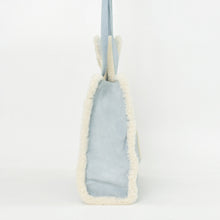 Load image into Gallery viewer, UGG×TELFAR アグ×テルファー ミディアム ショッパー2WAY バッグ 1123205 ホワイト ライトブルー スウェード コットンツイル シルバー金具 美品 中古 4b007808