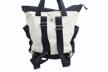 Load image into Gallery viewer, CHANEL シャネル スポーツライン リュック デイパック 2way ブラック ホワイト ナイロン キャンバス 美品 中古 4b000969