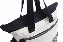 Load image into Gallery viewer, CHANEL シャネル スポーツライン リュック デイパック 2way ブラック ホワイト ナイロン キャンバス 美品 中古 4b000969