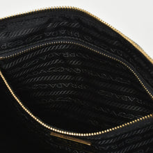 画像をギャラリービューアに読み込む, PRADA プラダ ハンドバッグ トライアングルロゴ イタリア製 ナイロン レザー ブラック ゴールド金具 美品 中古 4b010053