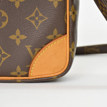 画像をギャラリービューアに読み込む, LOUIS VUITTON ルイヴィトン モノグラム ダヌーブ ショルダーバッグ M45266 ゴールド金具 ロゴ 美品 中古 4b010173