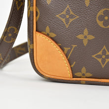 画像をギャラリービューアに読み込む, LOUIS VUITTON ルイヴィトン モノグラム ダヌーブ ショルダーバッグ M45266 ゴールド金具 ロゴ 美品 中古 4b010173