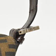 画像をギャラリービューアに読み込む, FENDI フェンディ マンマバケット ワンショルダーバッグ 26424 ズッカ柄 キャンバス レザー ブラウン シルバー金具 美品 中古 4b010199