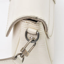 画像をギャラリービューアに読み込む, LOUIS VUITTON ルイヴィトン エピ ポシェット モンテーニュ ワンショルダーバッグ M5929J ホワイト シルバー金具 美品 中古 4b010730
