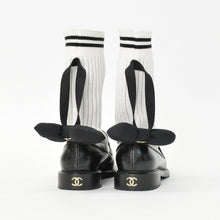 Load image into Gallery viewer, 極美品 CHANEL シャネル ローファー 革靴 G45410 サイズ38C ココマーク ソックスドッキング リボン レザー ブラック 中古 4b011481