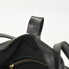 Load image into Gallery viewer, LOUIS VUITTON ルイヴィトン エピ ランドネGM デイパック M43082 エピレザー ゴールド金具 良品 中古 4b011560