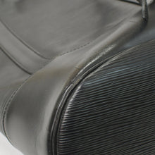 Load image into Gallery viewer, LOUIS VUITTON ルイヴィトン エピ ランドネGM デイパック M43082 エピレザー ゴールド金具 良品 中古 4b011560