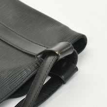 Load image into Gallery viewer, LOUIS VUITTON ルイヴィトン エピ ランドネGM デイパック M43082 エピレザー ゴールド金具 良品 中古 4b011560