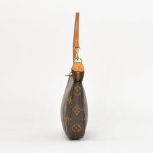 Load image into Gallery viewer, LOUIS VUITTON ルイヴィトン ポシェット アクセソワール アクセサリーポーチ M51980 モノグラム ブラウン レザー PVC 美品 中古 4b011568