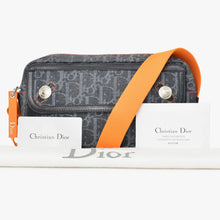 Load image into Gallery viewer, Christian Dior クリスチャンディオール フライトライン ワンショルダーバッグ 167-BM-1025 トロッター柄 シルバー金具 美品 中古 4b011635