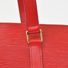 Load image into Gallery viewer, LOUIS VUITTON ルイヴィトン スフロ ハンドバッグ M52227 エピ レザーレッド ゴールド金具 美品 中古 4b011864