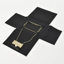 Load image into Gallery viewer, CHANEL シャネル マトラッセ ペンダント ネックレス カードケース PARIS 2022 ゴールド ブラック 美品 中古 4b011910